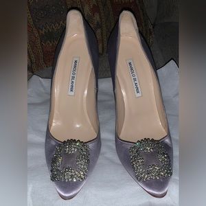 Manolo blahnik hangisi heels